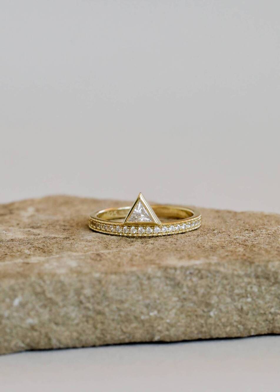 NEW JAXKELLY women's triangle ring in gold